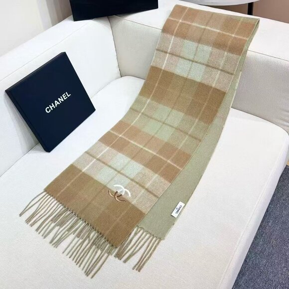 Fashionable Reversible Blanket Scarf - Picture 3 of 6